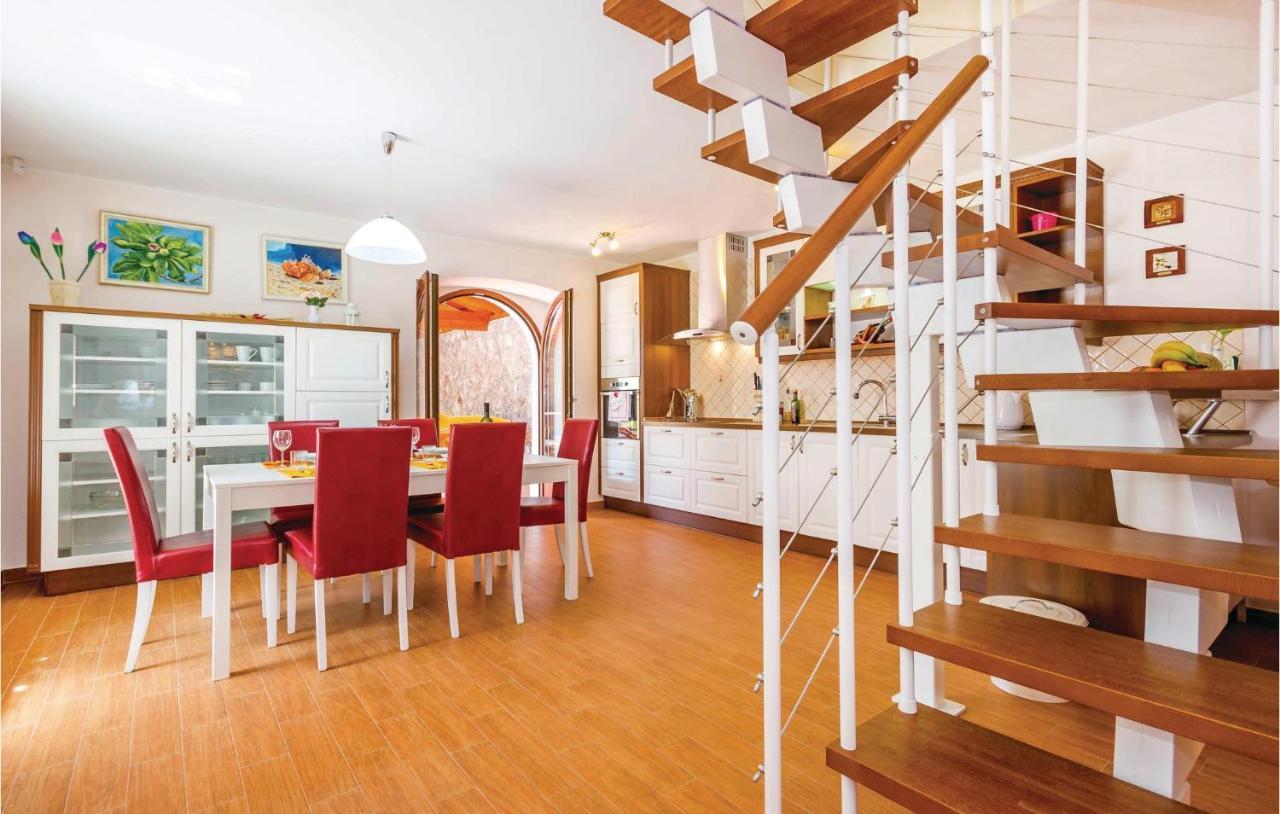 3 Bedroom Lovely In Bregi Ferienhaus