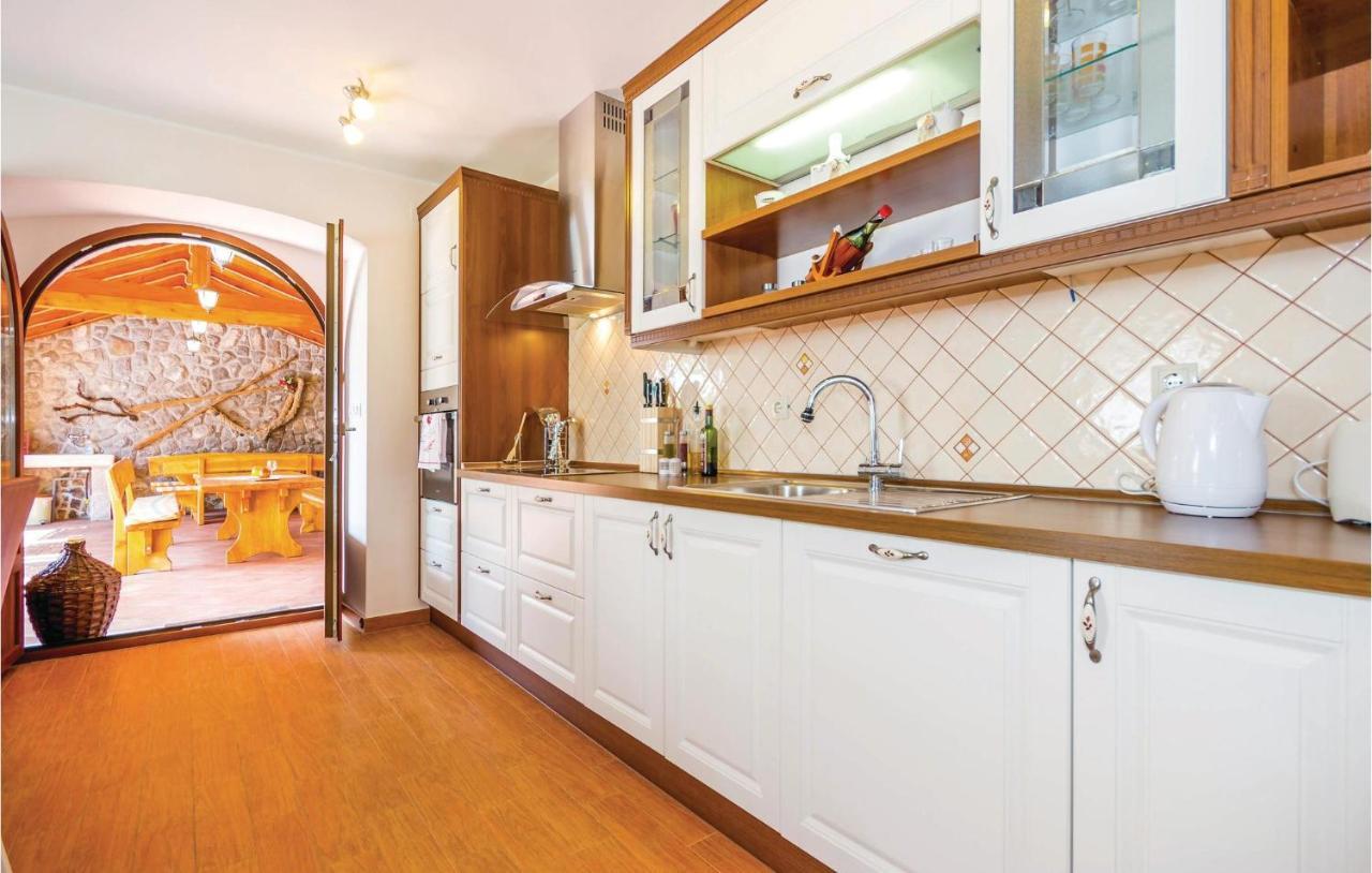 3 Bedroom Lovely In Bregi *