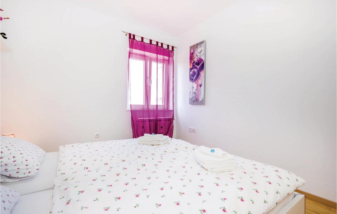 3 Bedroom Lovely In Bregi Ferienhaus *