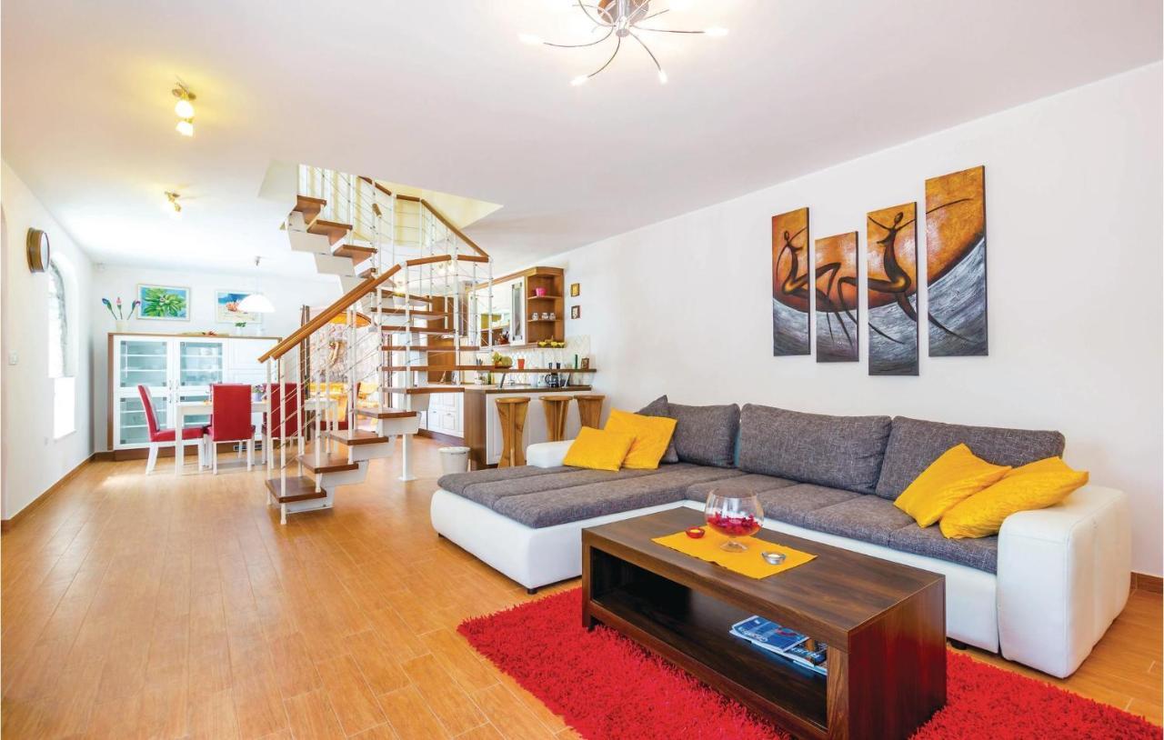 Ferienhaus 3 Bedroom Lovely In Bregi