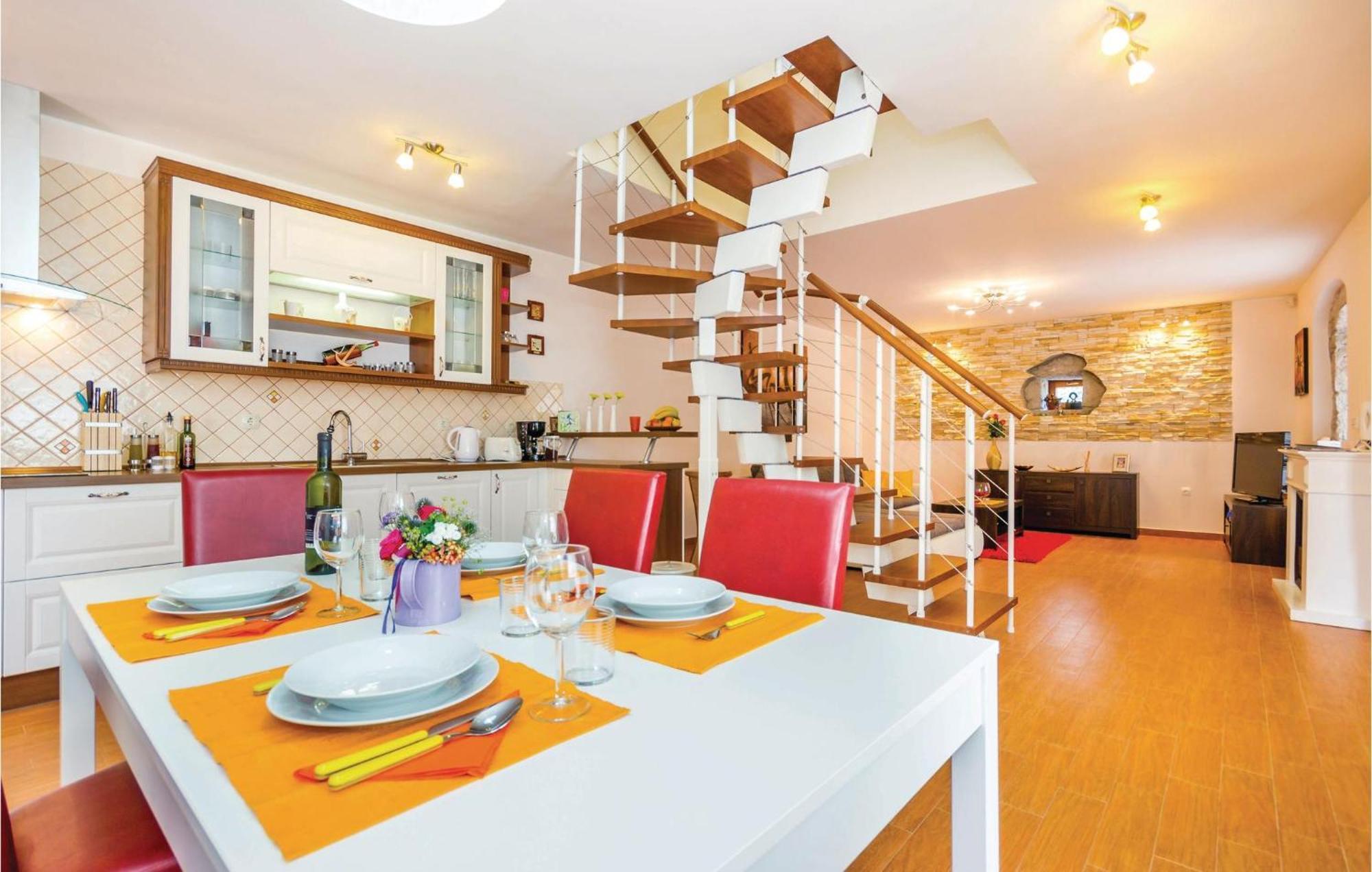 Ferienhaus 3 Bedroom Lovely In Bregi *