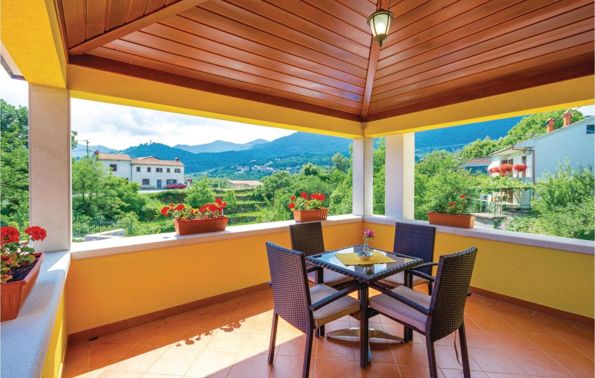 Ferienhaus 3 Bedroom Lovely In Bregi