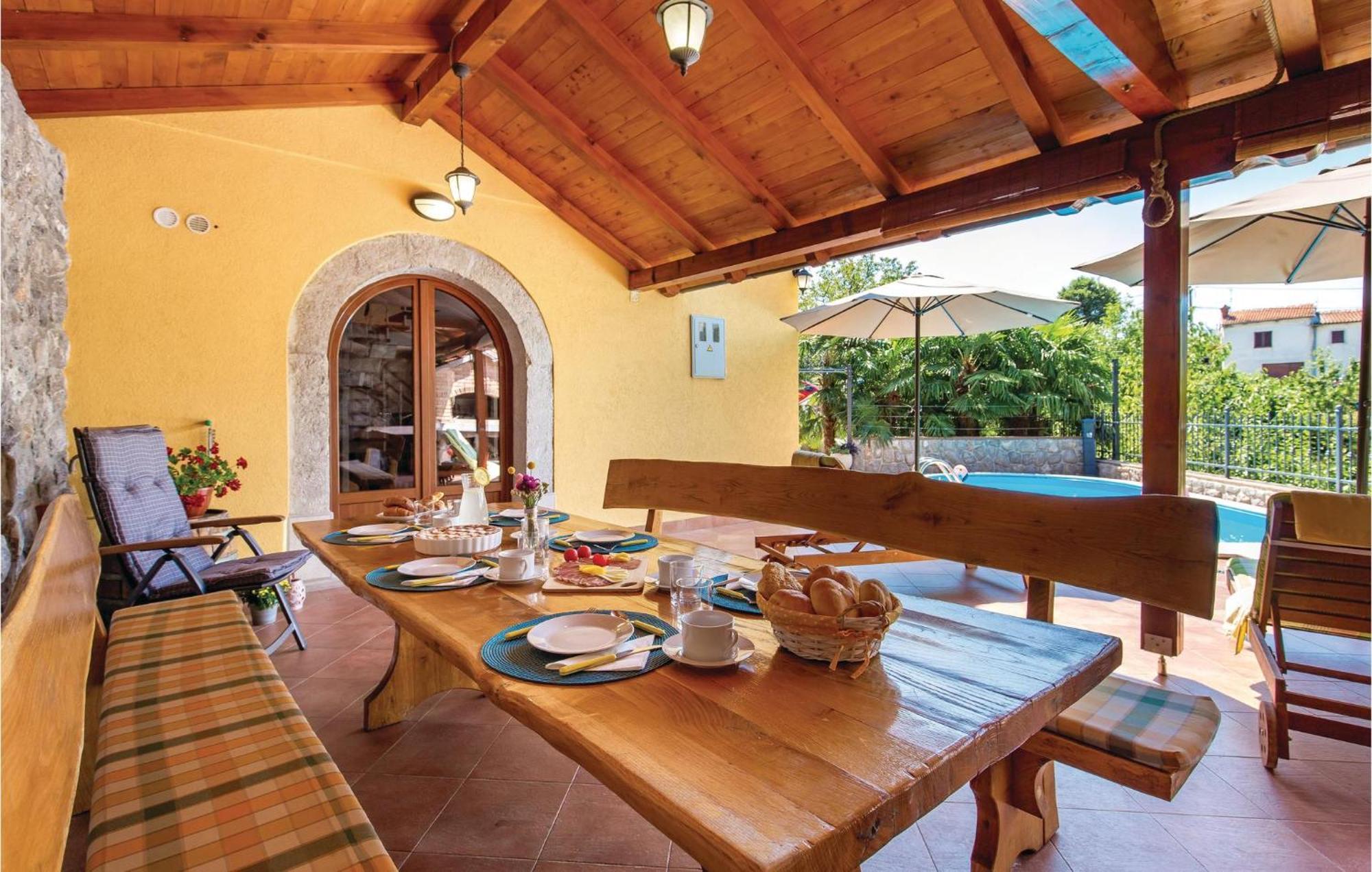 Ferienhaus 3 Bedroom Lovely In Bregi