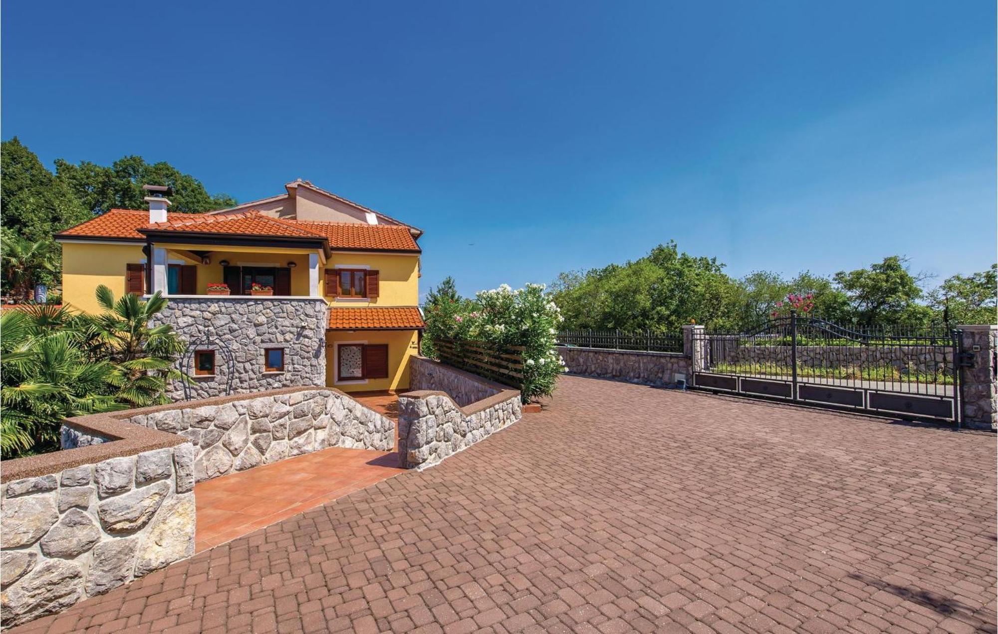 3 Bedroom Lovely In Bregi Opatija
